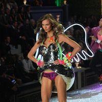 2011 Victoria's Secret Fashion Show - Runway